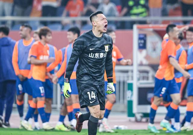 kaiyun-官宣！王大雷与泰山续约至2026年 触发条款则延续