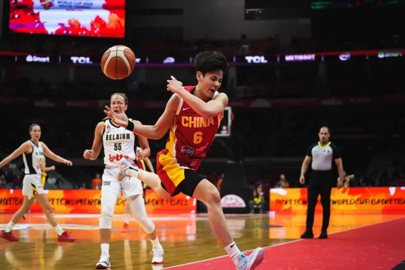 博主：中国女篮有太多明牌硬打了，面对几个人合围